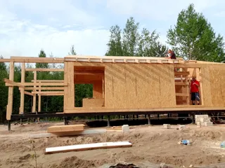 Haus nach individuellem Entwurf, Gartengemeinschaft SNT „Rodnitschkowoe“: Wandmontage