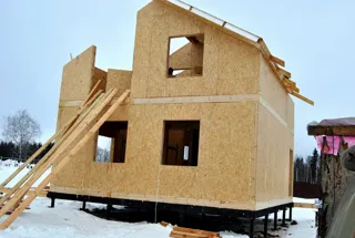 Haus nach Projekt „Radoniza“, Dorf Kadnikovo: Obergeschoss und Dachgeschoss