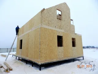 Haus nach Projekt „Arsamas“, Dorf Belyanitsy: Wandmontage