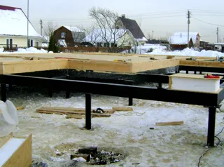 Haus nach Projekt „in der Stadt“, Krasnogorsk: Fundament und Grundrahmen