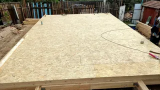 “Zareçe” projesine göre 104 m² yazlık ev, Ivanovo: 0 kotunda SIP panel zemin