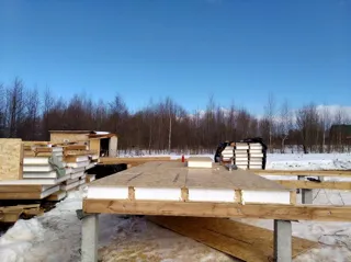 Haus nach Projekt „Mistika - S2.5“, Dorf Velisovo: SIP-Boden auf Höhe 0