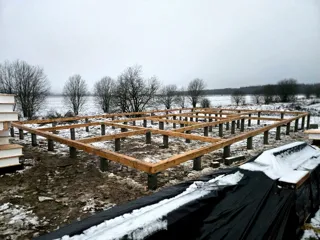 Haus nach individuellem Projekt, Region Leningrad: Fundament und Grundrahmen