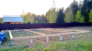 Haus nach Projekt „Randevu - E2.8“, Gebiet Moskau: Fundament und Grundrahmen