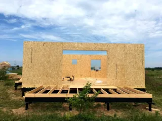 Haus nach Projekt „Jessentuki 8x8“, Siedlung Pervyy: Wandmontage