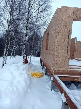 Custom-design house, Yadrominskoe village: wall assembly