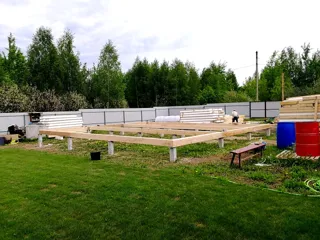 Haus nach Projekt „Mistika - S2.8“, Dorf Kukarino: Fundament und Grundrahmen