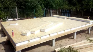 “Zareçe” projesine göre 104 m² yazlık ev, Ivanovo: 0 kotunda SIP panel zemin