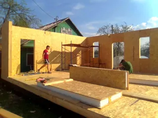 Haus nach individuellem Entwurf, Gartengemeinschaft SNT „Woschod“: Wandmontage