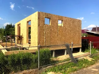 Haus nach Projekt „Wesy“, SNT „Mir“: Wandmontage