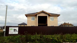 House built to a custom design, Zhukovo village