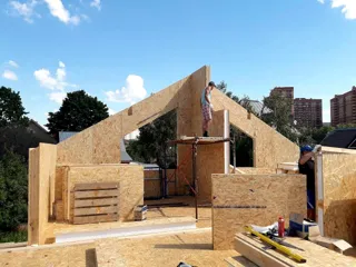 Haus nach Projekt „Tajna“, Krasnogorsk: Wandmontage