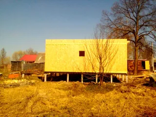 Haus nach Projekt „Mistika - E2.8“, Dorf Kurdumovo: Wandmontage