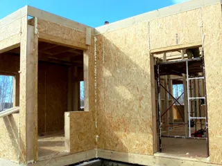 Haus nach Projekt „Sews“, Dorf Koltsovo: Wandmontage