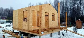 Haus nach Projekt „Neschnost“, Gebiet Iwanowo: Wandmontage