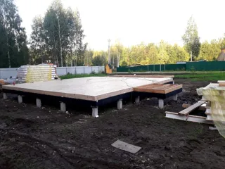 House based on the “Dilizhans” design, Moscow Region: SIP panel floor at level 0