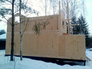 Haus nach individuellem Entwurf, Dorf Kudinovo: Wandmontage