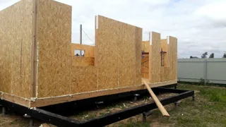 Custom-design house, Zhukovo village: wall assembly