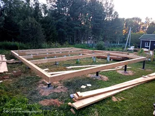 Haus nach individuellem Projekt, Region Jaroslawl: Fundament und Grundrahmen