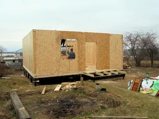 Haus nach individuellem Entwurf, Dorf Burtsevo: Wandmontage