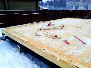 Custom-design house, Patrikeevo village: SIP panel floor at elevation 0