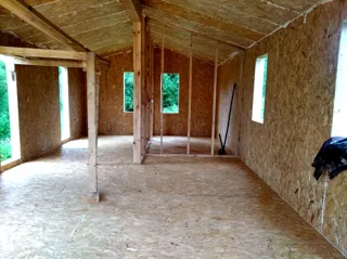 Haus nach Projekt „Barnhouse 33“, Dorf Seltso: Wandmontage