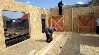 Haus nach Projekt „Mistika - E2.8“, Dorf Kurdumovo: Wandmontage