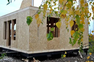 Haus nach Projekt „Solo“, Siedlung Vichuga: Wandmontage