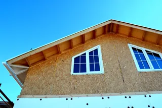 Haus nach Projekt „Sefir“, Dorf Kadnikovo: Fassadenverkleidung