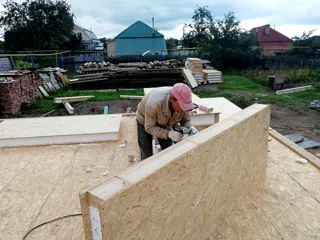 Haus nach Projekt „Dorofejewo“, Navoloki: SIP-Boden auf Höhe 0