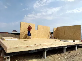 Haus nach Projekt „Mistika - K2.5“, Dorf Zdekhovo: SIP-Boden auf Höhe 0
