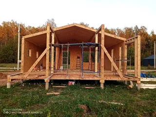 Haus nach Projekt „Barnhouse 65“, Dorf Kryukovo: Terrasse und Eingangsbereich