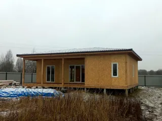 Haus nach Projekt „Randevu - E2.8“, Dorf Bashutino: Fenster und Türen