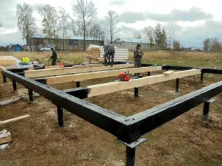 Haus nach Projekt „Metschta pl.4“, Vyazniki: Fundament und Grundrahmen