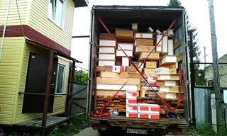 Haus nach Projekt „Dorofejewo“, Navoloki: Lieferung des Hausbausatzes