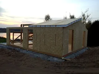 Haus nach Projekt „Barnhouse 76.1“, Dorf Zolotoruche: Wandmontage