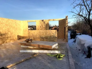 House based on the “Slavyanskiy Skit” design, Kadnikovo village: wall assembly