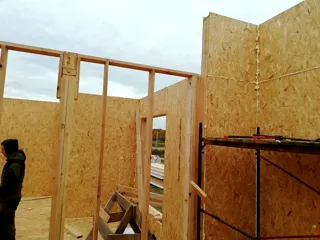 Haus nach Projekt „Grafit“, Siedlung Lyubashino: Wandmontage
