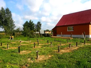 House based on the “Vanessa” design, Koloksha settlement: foundation and sill strapping
