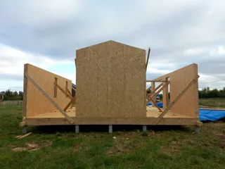 “Barnhouse 76.1” projesine göre ev, Strelnikovo köyü: duvar montajı