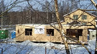 Eingeschossiges Haus nach Projekt „Sabawa“, Dorf Dyakovo: Wandmontage