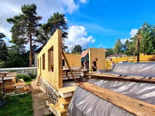 Haus nach individuellem Entwurf, Region Leningrad: Wandmontage