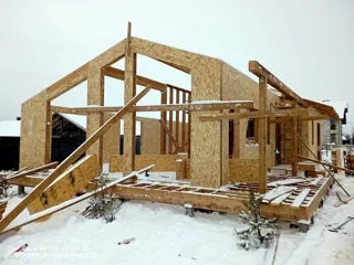 Haus nach individuellem Entwurf, Dorf Kukarino: Wandmontage