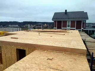 Haus nach individuellem Entwurf, Siedlung Severnyy: Wandmontage