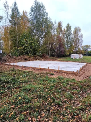 Haus nach individuellem Projekt, Dorf Protive: Fundament und Grundrahmen