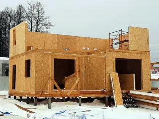 Haus nach individuellem Entwurf, Dorf Yakovlevskoe: Wandmontage