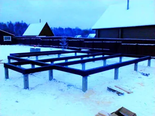House built to a custom design, Patrikeevo village: foundation and sill strapping