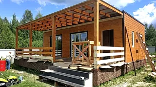 Haus nach Projekt „Mistika - S2.8“, Dorf Kukarino: Terrasse und Eingangsbereich