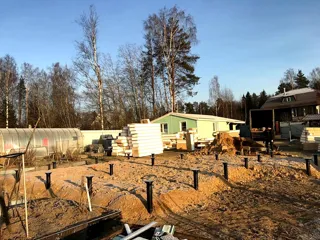 Haus nach Projekt „Amulet“, Dorf Agalatovo: Fundament und Grundrahmen