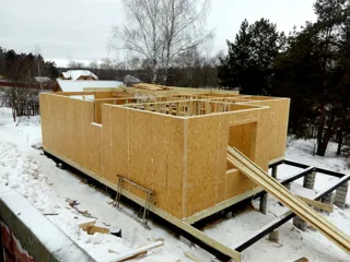 Haus nach Projekt „Utes“, Dorf Sukhanikha: Wandmontage